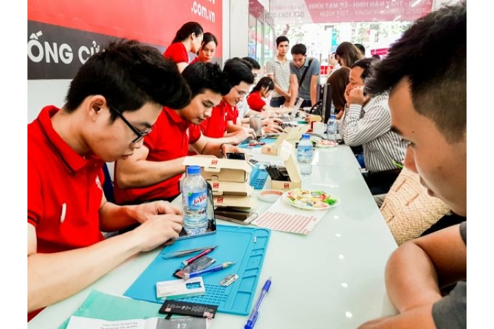 Lễ Tân Tiếp Nhận - Điện Thoại Vui | Sforum