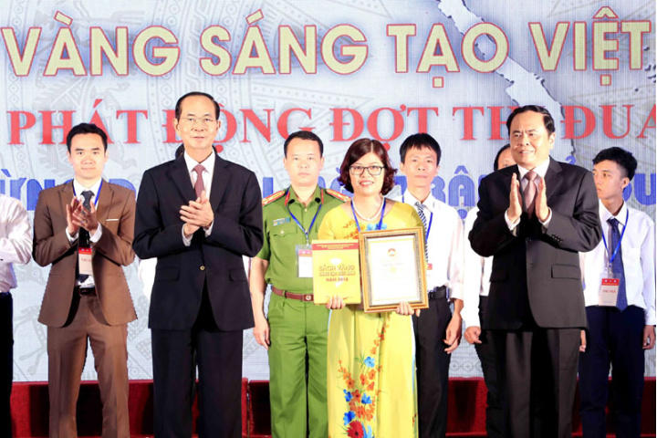 Phát triển và ứng dụng khoa học, công nghệ là quốc sách hàng đầu