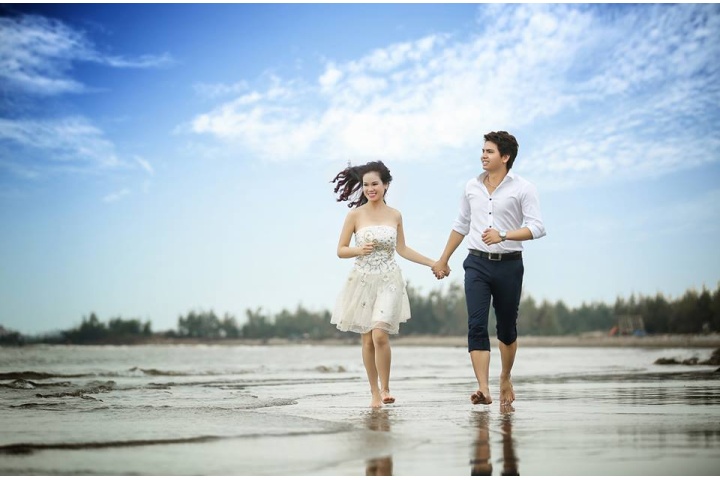 Tư vấn cô dâu và chú rể “mặc gì khi Chụp Ảnh cưới ở Biển” | Young Photo