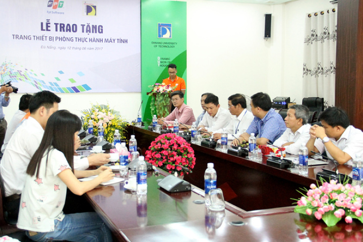Phần mềm FPT tặng phòng thực hành cho ĐH Bách khoa Đà Nẵng - Chungta