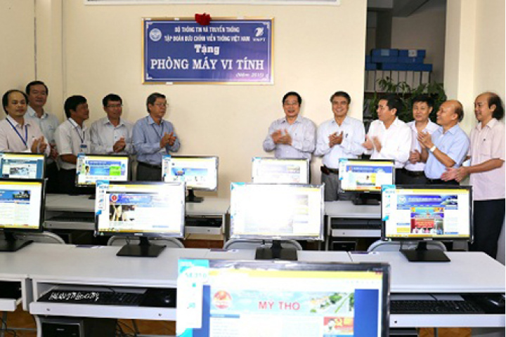 Bộ TT&TT và Bộ Y tế làm việc với VNPT Tiền Giang