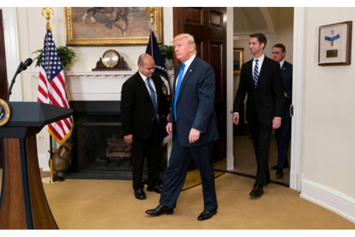 Tổng thống Mỹ Donald Trump muốn giảm một nửa số người nhập cư hợp pháp