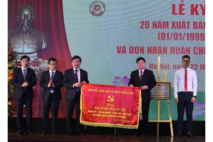 Báo Kinh tế & Đô thị vững bước tuổi 20 và đón nhận Huân chương Lao ...
