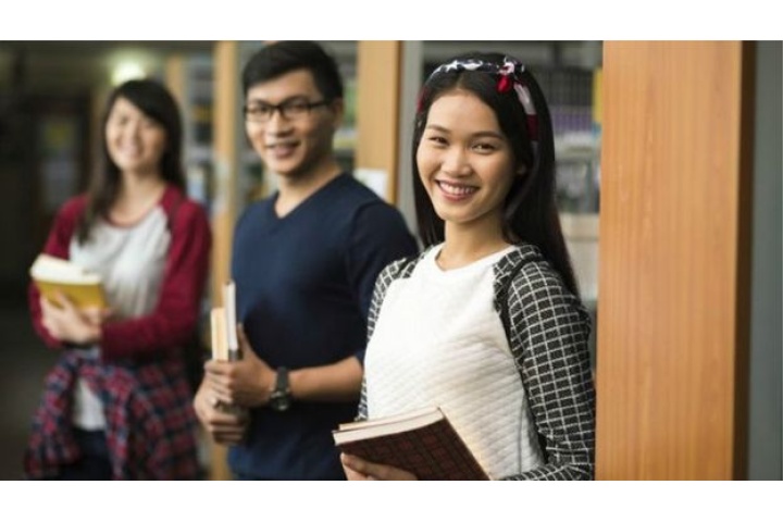 Số người Việt Nam muốn ra nước ngoài sinh sống vẫn rất cao - BBC ...