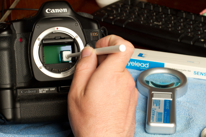 CÁCH VỆ SINH CHO MÁY ẢNH CANON CHUYÊN NGHIỆP"