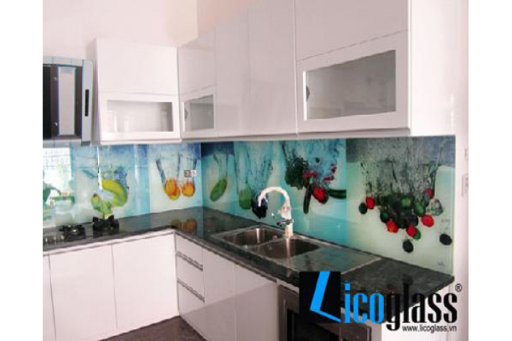 Độc và lạ hơn với mẫu tranh kính ốp bếp