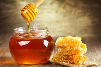 Có nên sử dụng mật ong điều trị nám da hay không?